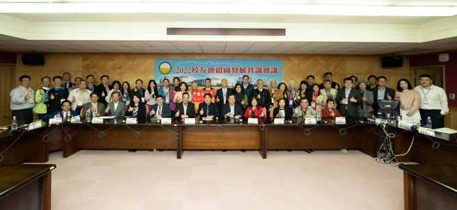 中國文化大學今天（11月5日）舉行紀念創辦人張其昀博士誕辰暨校友返校節，千名校友齊聚華岡。董事長陳泰然除感謝校友返校，並表示「文大校友一世情長」，請校友參與「校友經濟」，共同開創互惠雙贏新局。(提供/中國文化大學)