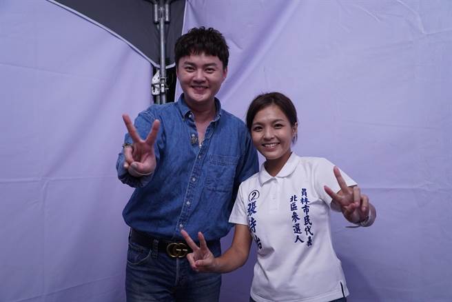 影片主角员林北区代表候选人张诗怡，她说从政前担任接案活动、婚礼歌手将近15年，未来若当选，希望能为员林带来更多艺文活动。(吴建辉摄)