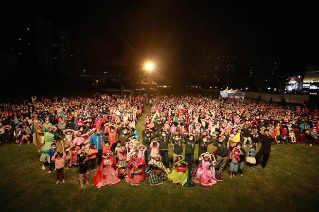 民进党新竹市长候选人沈慧虹亲子场最终场，5日邀请到纸风车剧团演出「纸风车的魔法书」。（沈慧虹团队提供／王惠慧新竹传真）