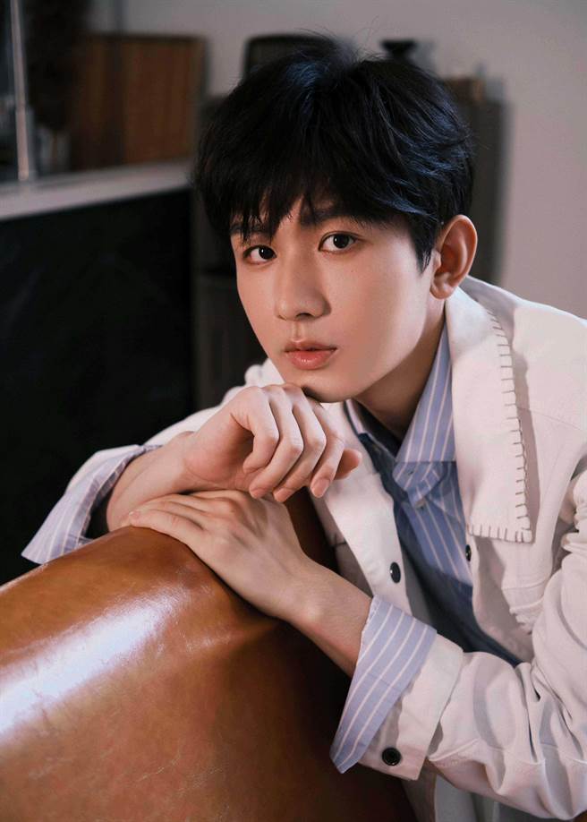 成毅是古装专用户，时装的他也相当斯文帅气。（LiTV、欢瑞世纪提供）