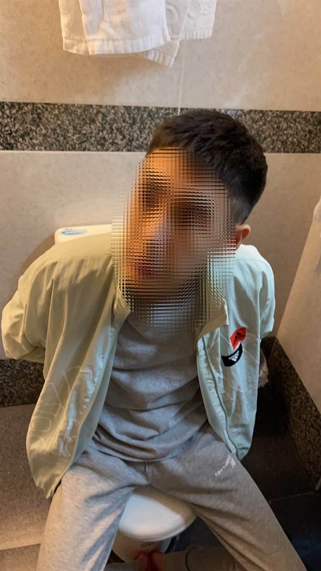 警方稍早以车追人，在桃园多地逮到3名弃尸共犯，已带回漏夜侦讯。（警方提供）