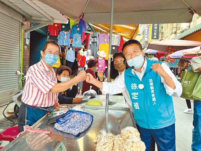 民进党苗栗县长候选人徐定祯呼吁县府公务人员一同翻转苗栗。（徐定祯竞总提供／谢明俊苗栗传真）