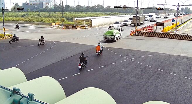 因应南科发展衍生的交通问题，台南市政府交通局透过智慧交管改善南科通勤路况，图为北外环交通监控系统，可即时调整号志，纾解车流。（台南市交通局提供／曹婷婷台南传真）