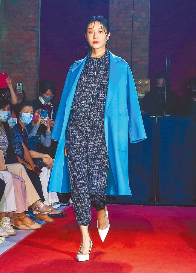 蔡淑臻昨亮丽出席服饰活动。（粘耿豪摄）