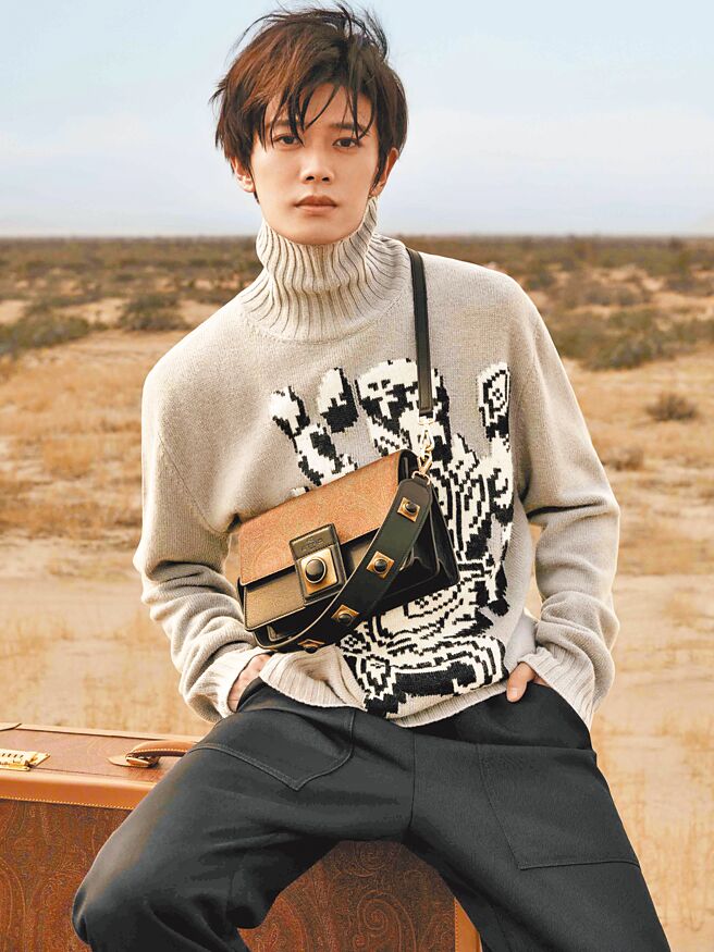 任嘉伦是ETRO代言人，身穿2022秋冬系列。（ETRO提供）