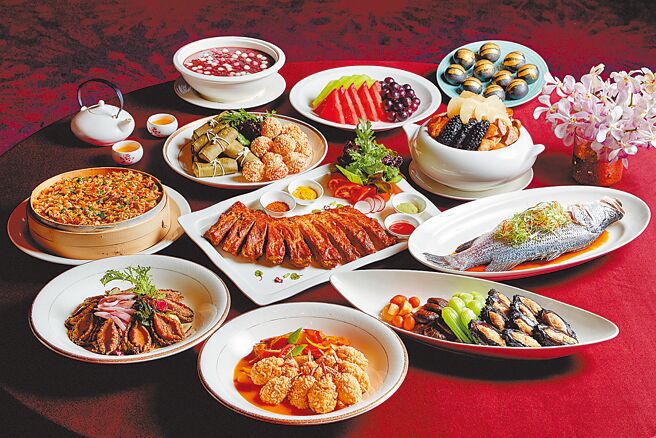 福容花莲店「扬眉兔气鸿图大展」尾牙春酒专案，起桌价8800元加1成。（福容大饭店提供）