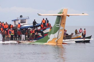 坦尚尼亞客機暴風雨中降落墜湖  已知19人死亡