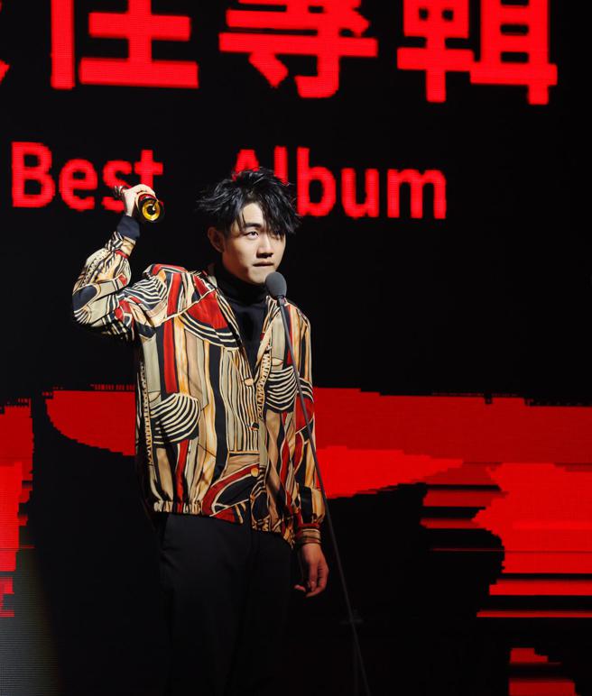 李权哲以復古印花衬衫出席金音奖第13届颁奖典礼。（文化部影视及流行音乐产业局提供）