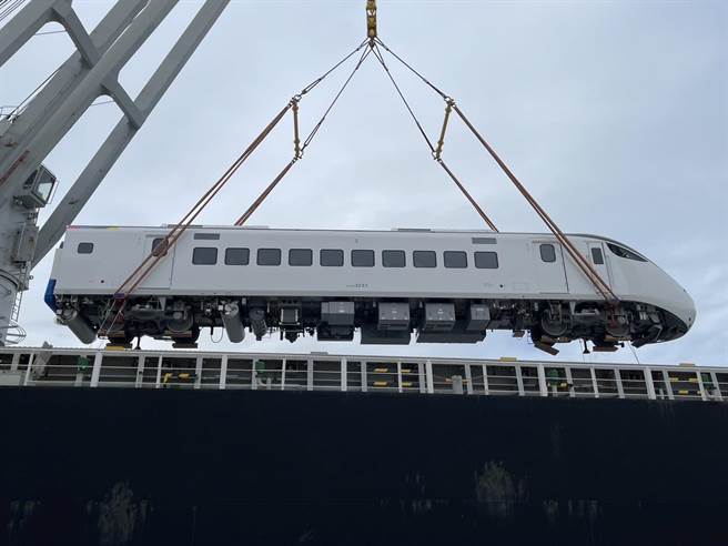 EMU3000特仕車(台鐵提供)