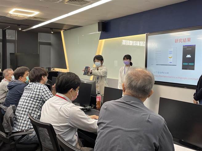 台中市立清水高中举办人工智慧营队，学员经过两天学习发表成果。（清水高中提供／陈淑娥台中传真）