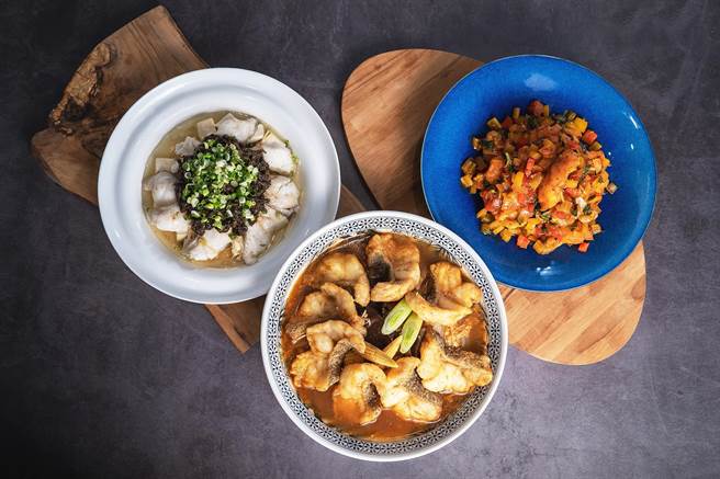 嘉义市政府与沣食公益饮食文化教育基金会美味革新顾问林奕成主厨共同研发全台第1套「石斑鱼食谱」。 （嘉义市政府提供∕吕妍庭嘉义传真）