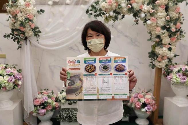 嘉义市政府与沣食公益饮食文化教育基金会美味革新顾问林奕成主厨共同研发全台第1套「石斑鱼食谱」。 （嘉义市政府提供∕吕妍庭嘉义传真）