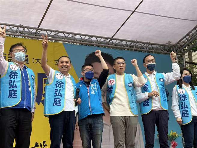 新北市長侯友宜今天下午出席北市議員徐弘庭競總成立大會。（楊亞璇攝）