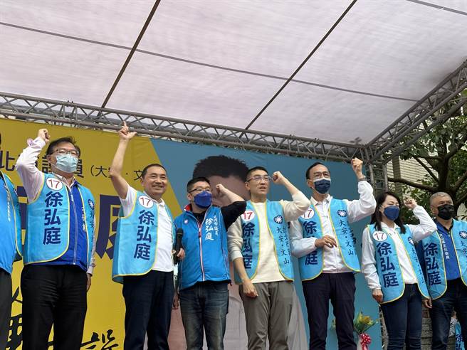 国民党主席朱立伦今天帮北市议员徐弘庭站台。（杨亚璇摄）