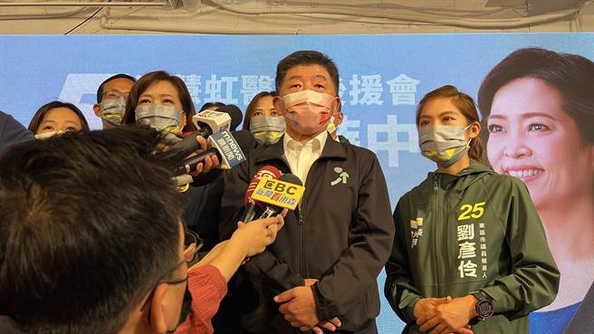 针对国民党主席朱立伦讚蒋万安辩论表现像甘迺迪；对此，陈时中回应，甘迺迪讲话是看着全体民眾和美国的未来，蒋却慷慨激昂「像小学生在演讲比赛」，没看到希望与市民互动的心。（王惠慧摄）