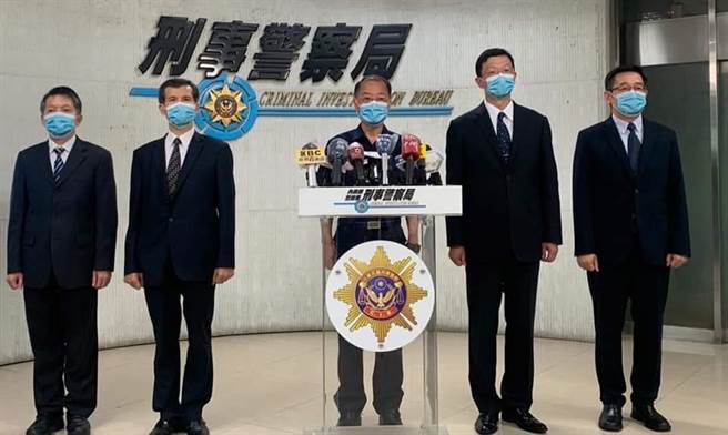 警政署长黄明昭（中）强调，扫黑帮、打诈欺、断金流是当前治安重点。（警方提供）