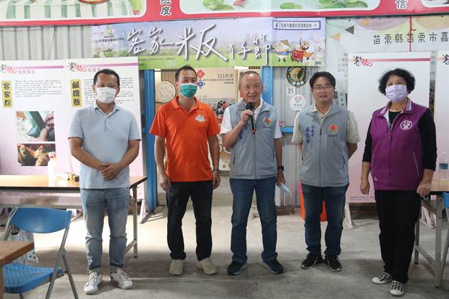 苗栗县长徐耀昌（中）等人到场共襄盛举。（苗栗县政府提供／李京升苗栗传真）