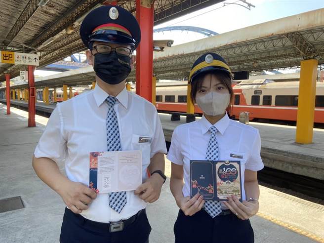 台铁将于111年11月11日发行「追分100百战百胜」纪念卡套。（台铁提供／张妍溱台中传真）