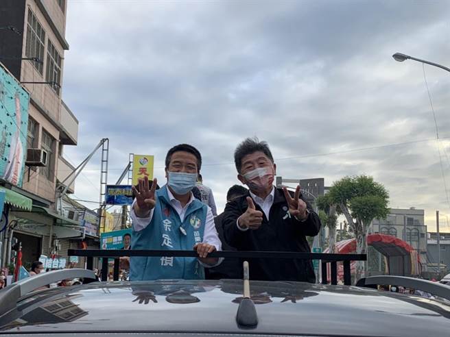 民进党苗栗县长候选人徐定祯今天与陈时中合体。（徐定祯竞选团队提供／李京升苗栗传真）