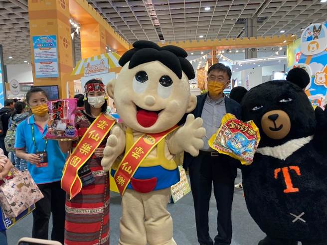 云仙乐园是乌来瀑布的水源地，海拔约500公尺，其中还有划船、射箭、漆弹等游乐设施，非常适合家庭旅游，还可以体验乌来原住民族文化。（云仙乐园提供）