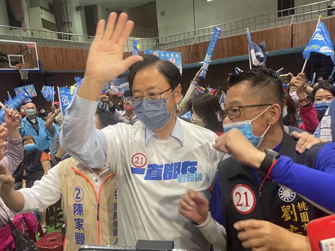 蔡英文总统频赴桃园辅选资源不对等？国民党桃园市长候选人张善政说，行政不中立打压之下也不怕。（吕筱蝉摄）