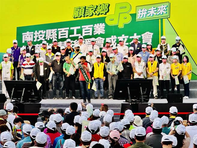 民进党南投县长候选人蔡培慧，6日在名间乡成立百工百业后援会。（廖志晃摄）