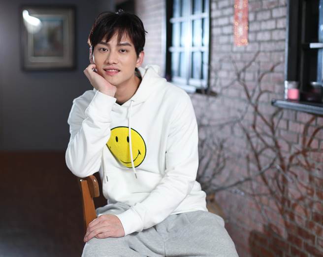 范少勳被乾媽郎祖筠認證眼神、內在都純淨如小孩。（陳俊吉攝）