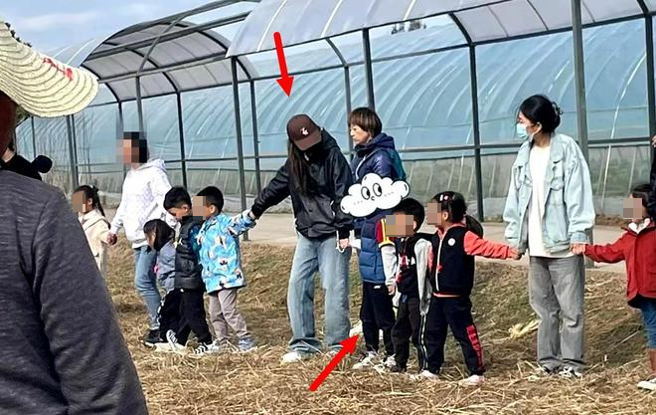 Angelababy带小海绵体验亲子活动，每一个环节都很配合。（图／小红书）