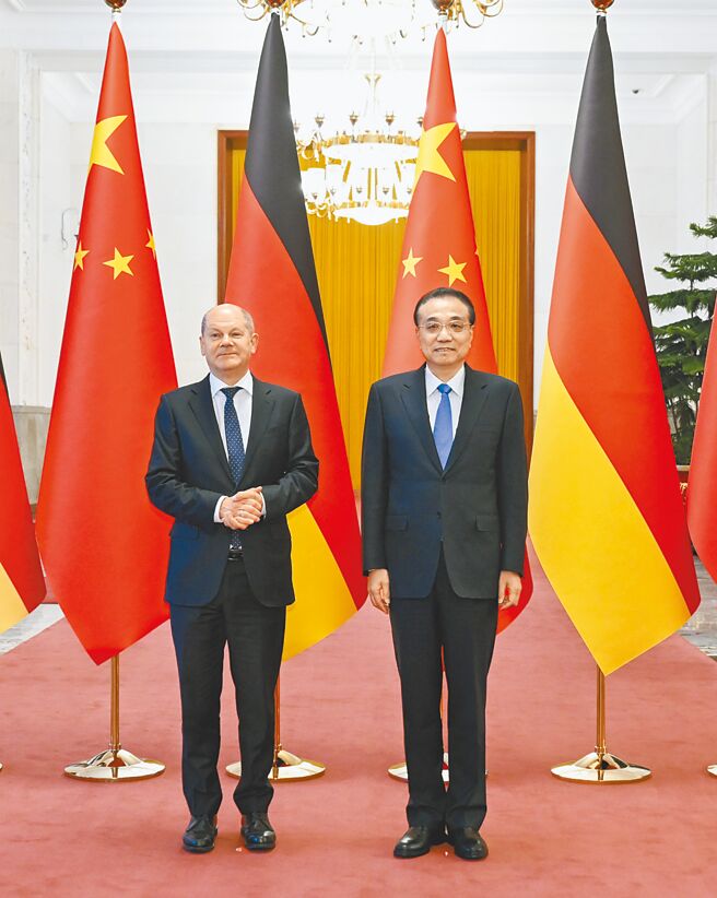 德国总理萧兹4日率团访问北京一天，并先后与中国国家主席习近平及总理李克强会谈。（新华社）