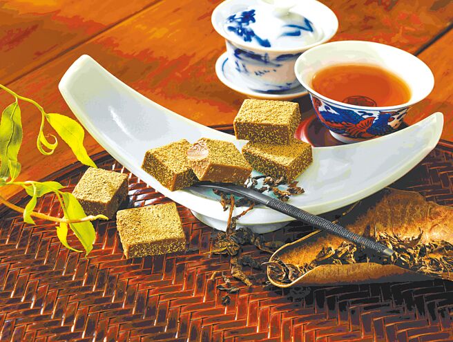 city’super ROYCE’首次亮相的「乌龙茶生巧克力」，560元／盒，另人气口味系列巧克力也祭1+1优惠。（city’super提供）