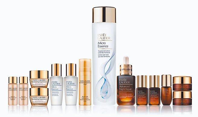 远东SOGO百货復兴馆11月10日独家ESTEE LAUDER金三角明星经典组，买2送12，价值13578元，优惠价7425元，5.4折限量30组，再加赠SOGO商品券300元。（远东SOGO百货提供）