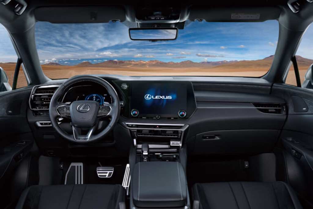 RX車內則採TAZUNA全環繞駕駛座艙概念設計，以駕駛導向來精心安排整體座艙鋪陳。（和泰汽車提供）