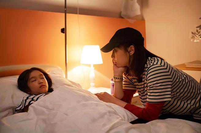 白百何母愛大噴發。（中天娛樂台提供）