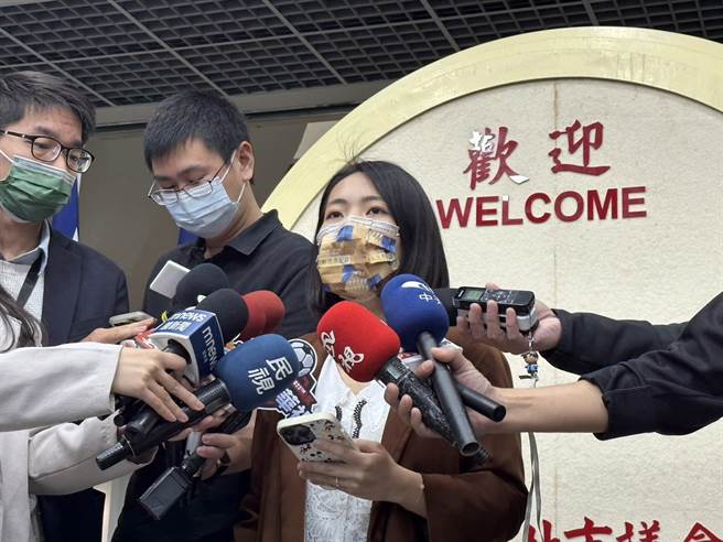 台北市议员徐巧芯7日接受媒体联访。（杨亚璇摄）