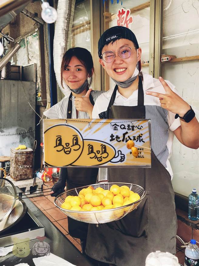 泰山「金Q甜心地瓜球」发举办促销活动声援唐宝宝。(黄敬文翻摄)