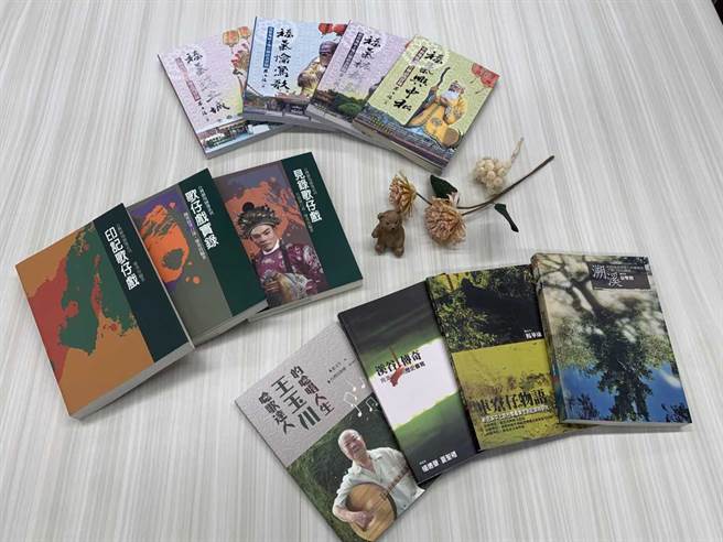 为了增加民眾对地方文化和地域认同感，新北市文化局推动地方文史出版补助计画，今年度开放受理申请，只要是合法设立登记或立案之法人、民间团体及个人皆即日起至12月19日皆可提出，最高补助20万元。（文化局提供）