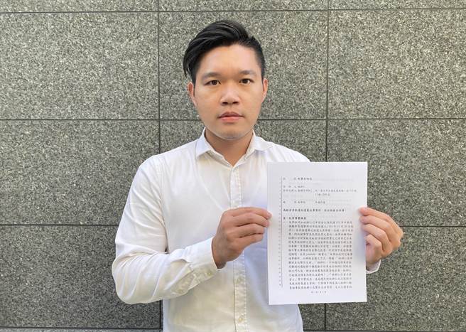 林耕仁競選總部發言人徐維遠表示，3天期限已過，朱未有更正，因此今天正式控告朱學恒涉犯選舉罷免法及誹謗罪。（徐維遠提供／陳育賢新竹傳真）