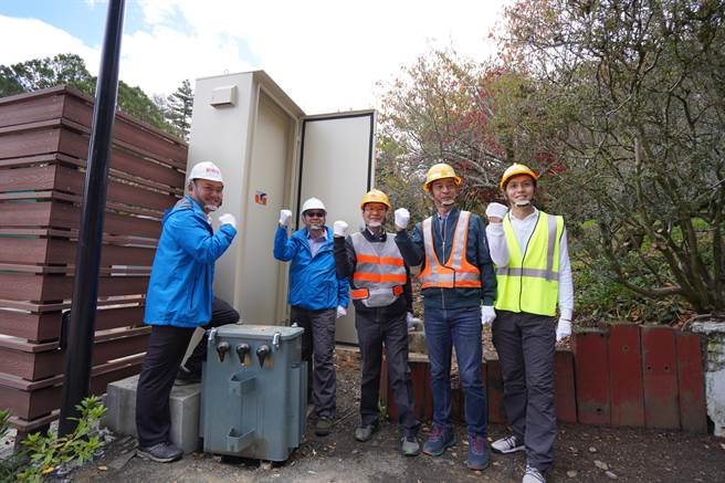 福寿山农场新建国民宾馆预计农历年前启用， 7日上午举行接表送电仪式。（福寿山农场提供／陈淑娥台中传真）