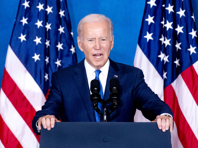 美国总统拜登近期大打民主牌救选情，在2日全国演说中引用150年前林肯总统说过的话，让美国名嘴欧贝达拉（Dean Obeidallah）感觉毛骨悚然。（图／美联社）