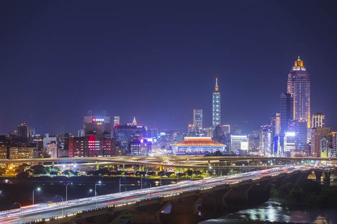 台北顶级办公租金相较于2019年第四季，今年第三季的租金上涨了7.4％；年涨5.5％，租金表现强劲而稳定。（莱坊提供)