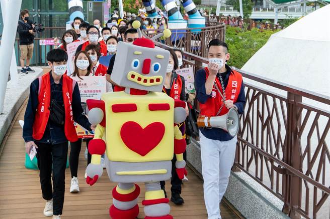 第13届「您的一票，决定爱的力量」309家通过初审的提案单位，无不卯足全力衝刺。（台新提供）