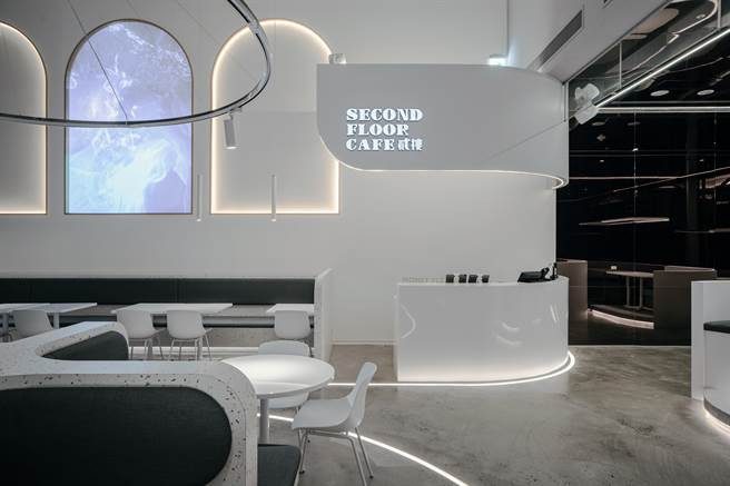 貳樓剛於微風南山開設新店型，網美店風格吸引不少年輕人、家庭客打卡。（貳樓提供）