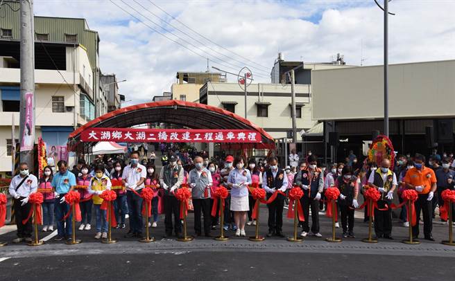 苗栗县长徐耀昌等人共同剪彩。（苗栗县政府提供／李京升苗栗传真）