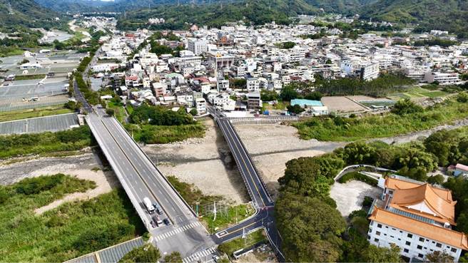 大湖二桥重建后可缓解交通。（苗栗县政府提供／李京升苗栗传真）