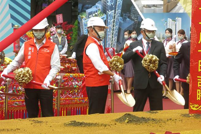 国家住宅及都市更新中心办理保二总队公办都更，今于新北市中和区举行动土典礼。（李奇叡摄）