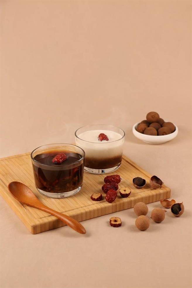 大苑子「桂圆系列」11日回归，桂圆红枣茶65元、许庆良桂圆鲜奶茶75元。（大苑子提供）