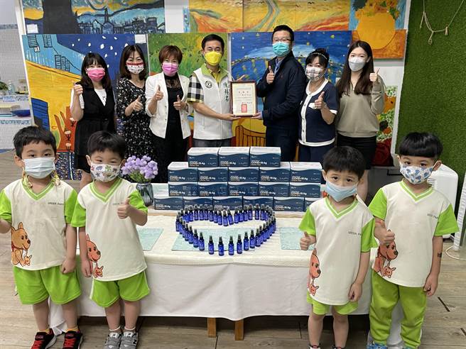 在防疫期间，陈科名也号召企业捐赠防疫物资。（陈科名竞选办公室提供）