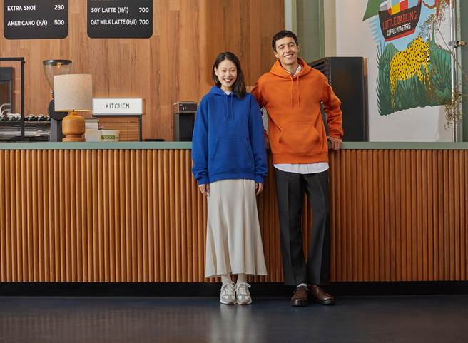 冬天最百搭的指定款「SWEAT大学T／帽T系列」单品，于GU「11.11狂欢节」限定活动期间推出最低390元起优惠价。（GU提供）