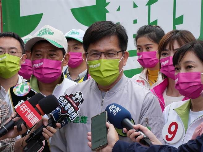 针对选前之夜场地问题，林佳龙强调，坚持在板桥第一运动场前广场、区运路二选一举行选前之夜。(黄敬文摄)