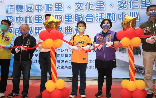 卢秀燕两年后7日她也穿中信兄弟球衣，参加四里联合活动中心揭牌启用，球迷说「实在是太巧合了！」(陈世宗摄)